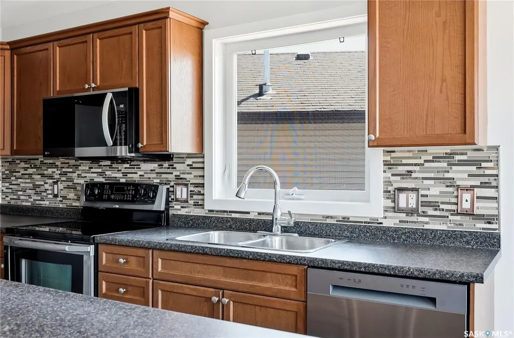 741 Glenview Cove Martensville SK S0K 0A2