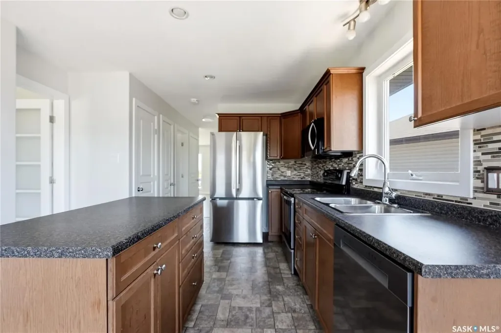 741 Glenview Cove Martensville SK S0K 0A2