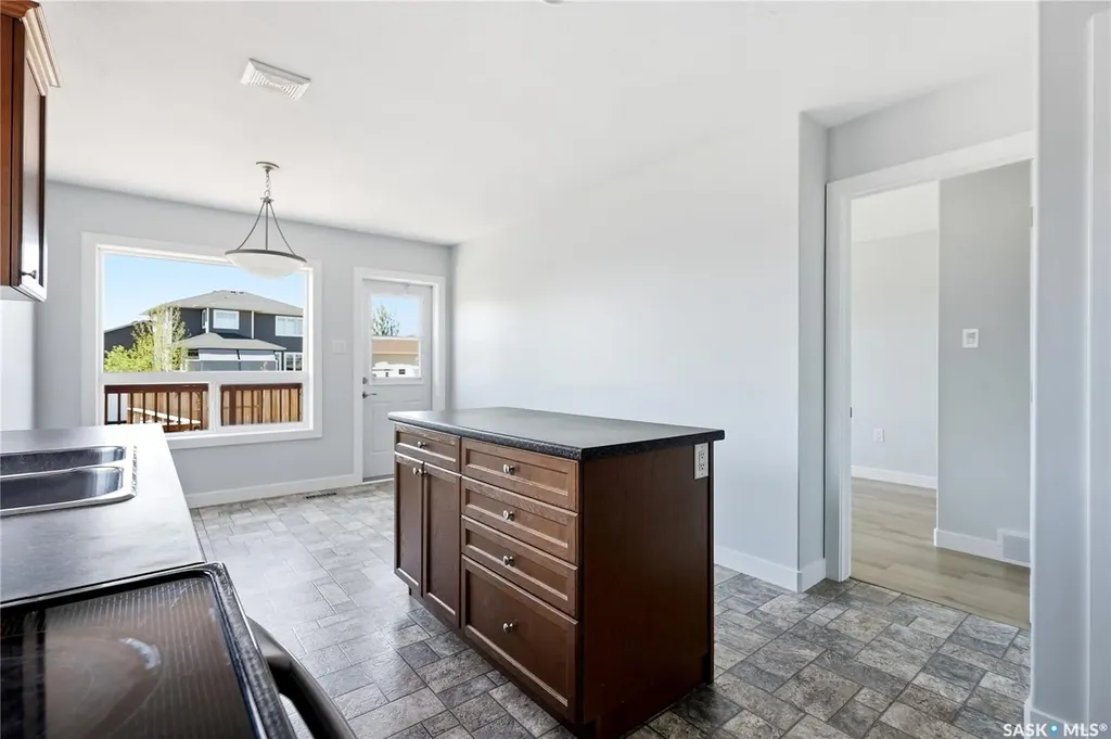 741 Glenview Cove Martensville SK S0K 0A2