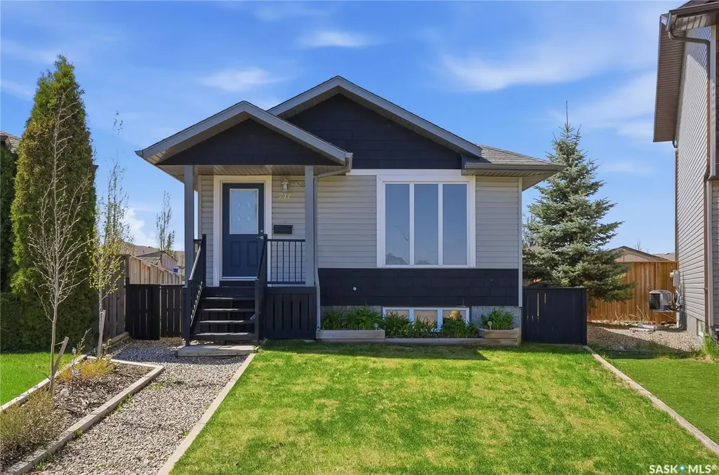 741 Glenview Cove Martensville SK S0K 0A2