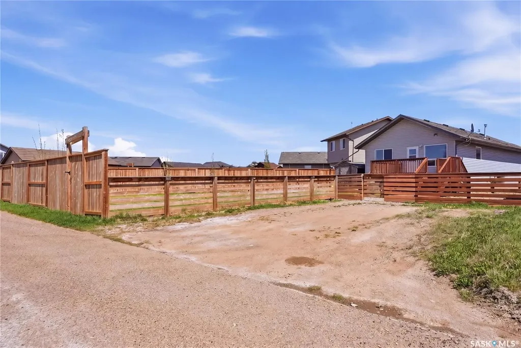 741 Glenview Cove Martensville SK S0K 0A2