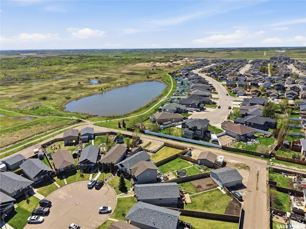 741 Glenview Cove Martensville SK S0K 0A2
