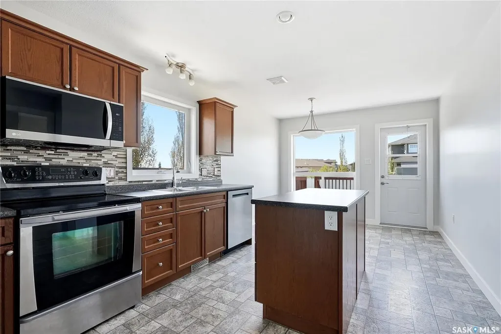 741 Glenview Cove Martensville SK S0K 0A2