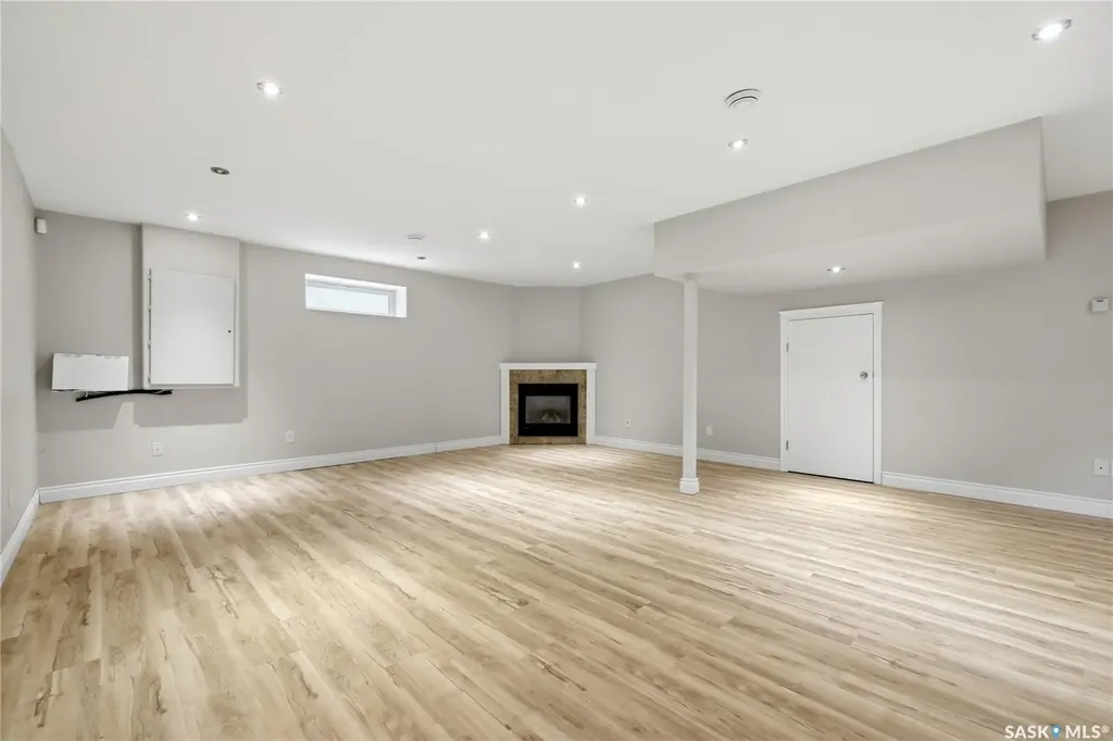 9382 Wascana Mews Regina SK S4V 2W4
