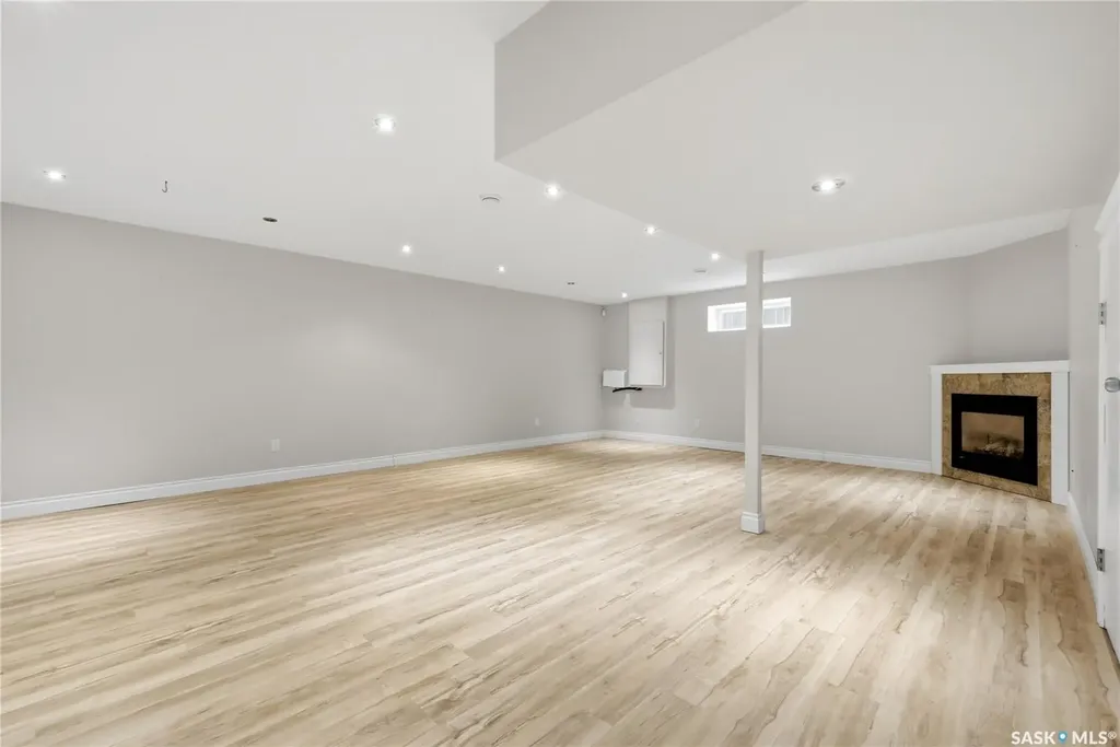9382 Wascana Mews Regina SK S4V 2W4