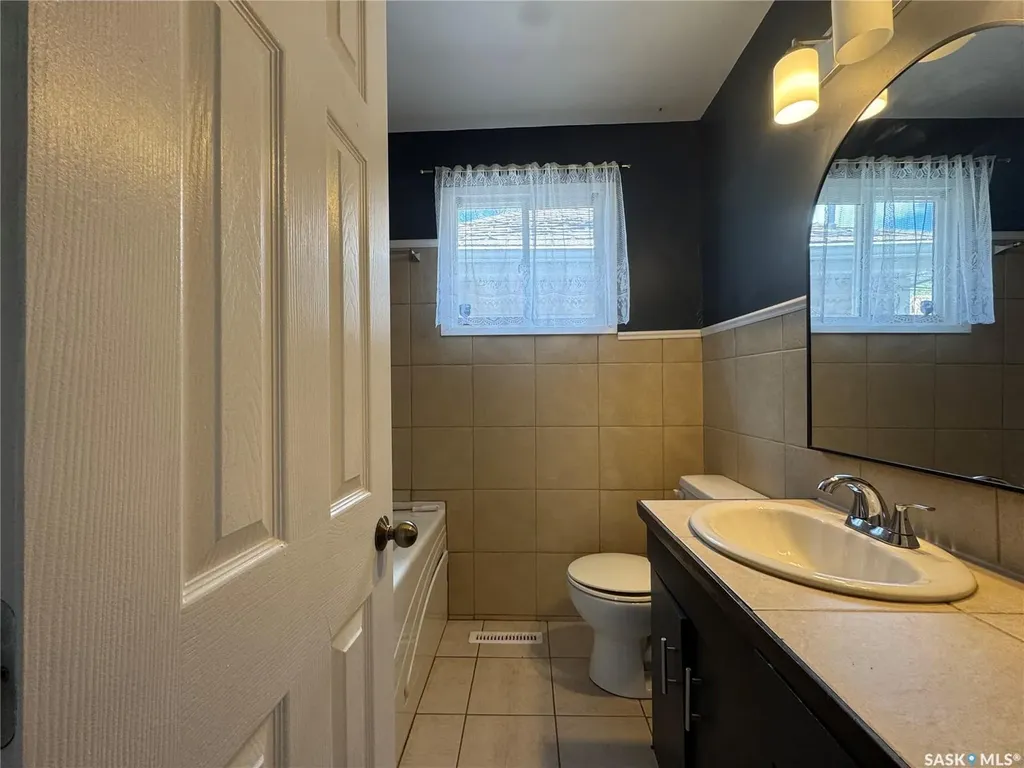 646 Retallack Street Regina SK S4T 2G4