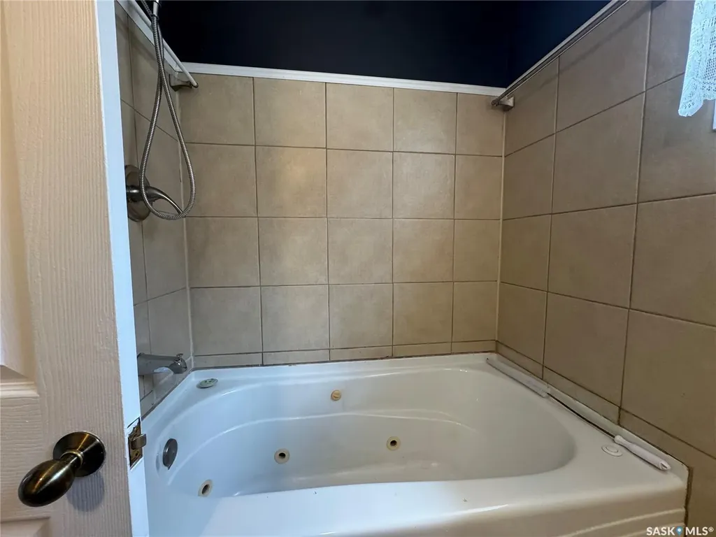 646 Retallack Street Regina SK S4T 2G4