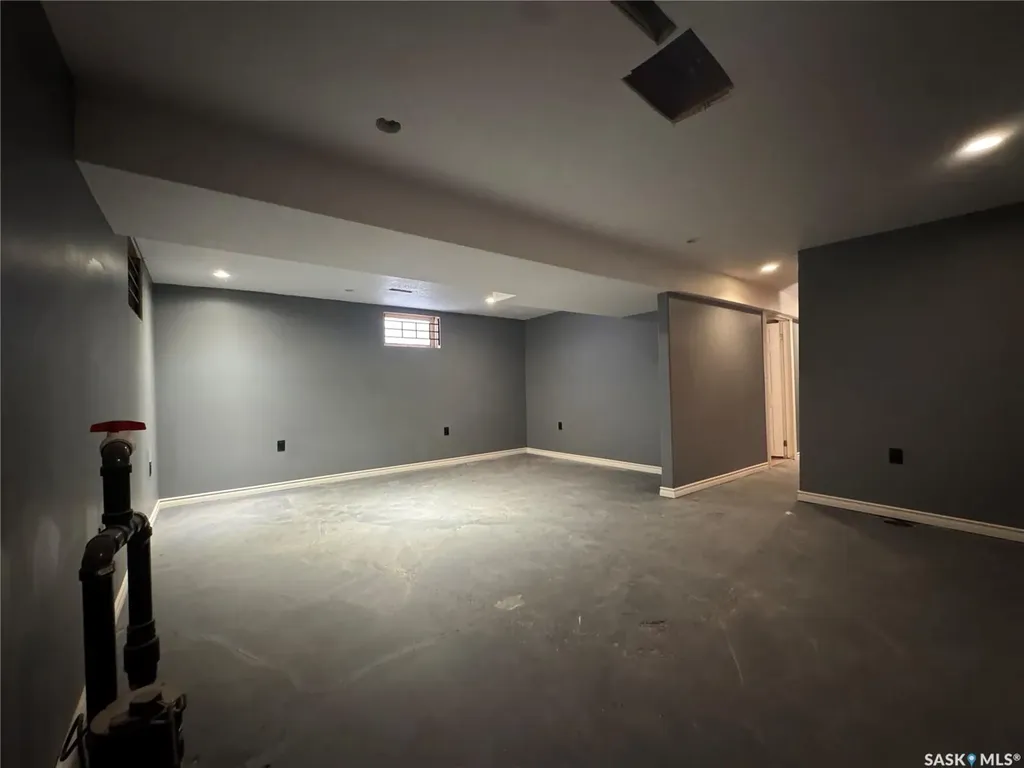 646 Retallack Street Regina SK S4T 2G4