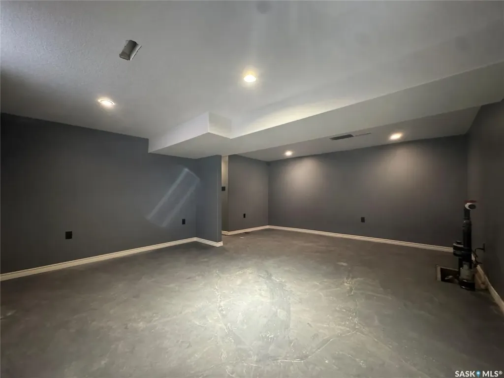 646 Retallack Street Regina SK S4T 2G4