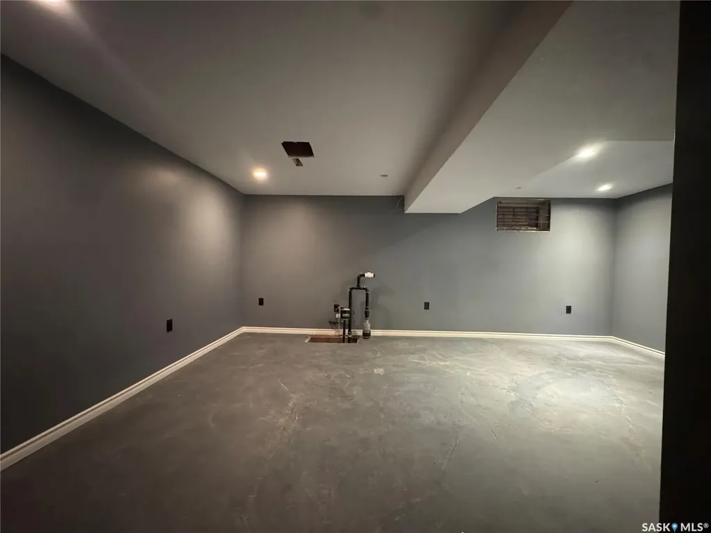 646 Retallack Street Regina SK S4T 2G4
