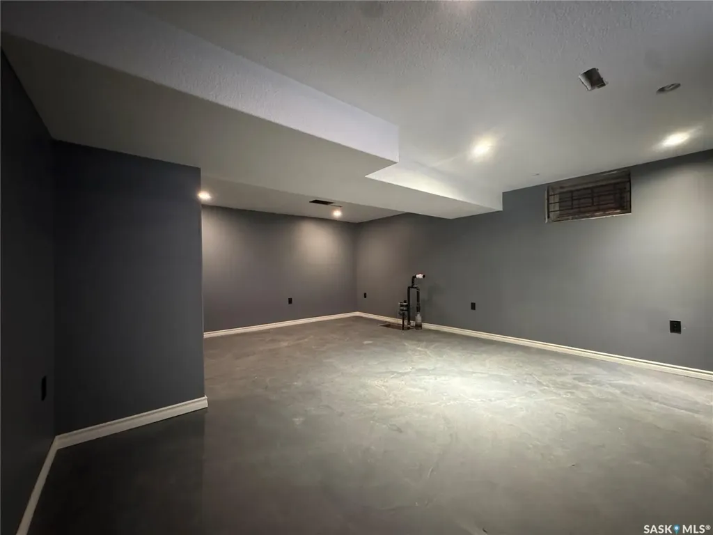 646 Retallack Street Regina SK S4T 2G4