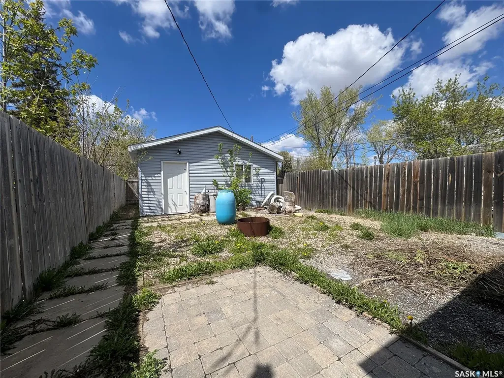 646 Retallack Street Regina SK S4T 2G4