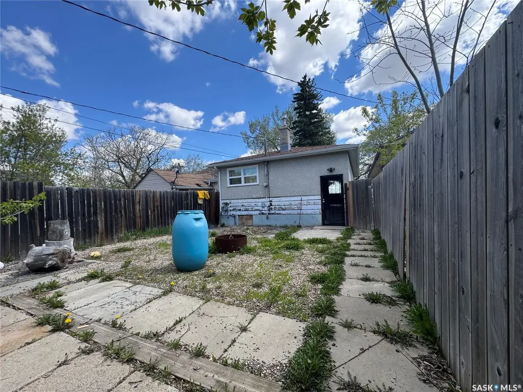 646 Retallack Street Regina SK S4T 2G4