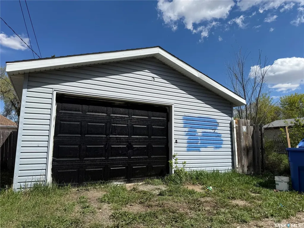 646 Retallack Street Regina SK S4T 2G4