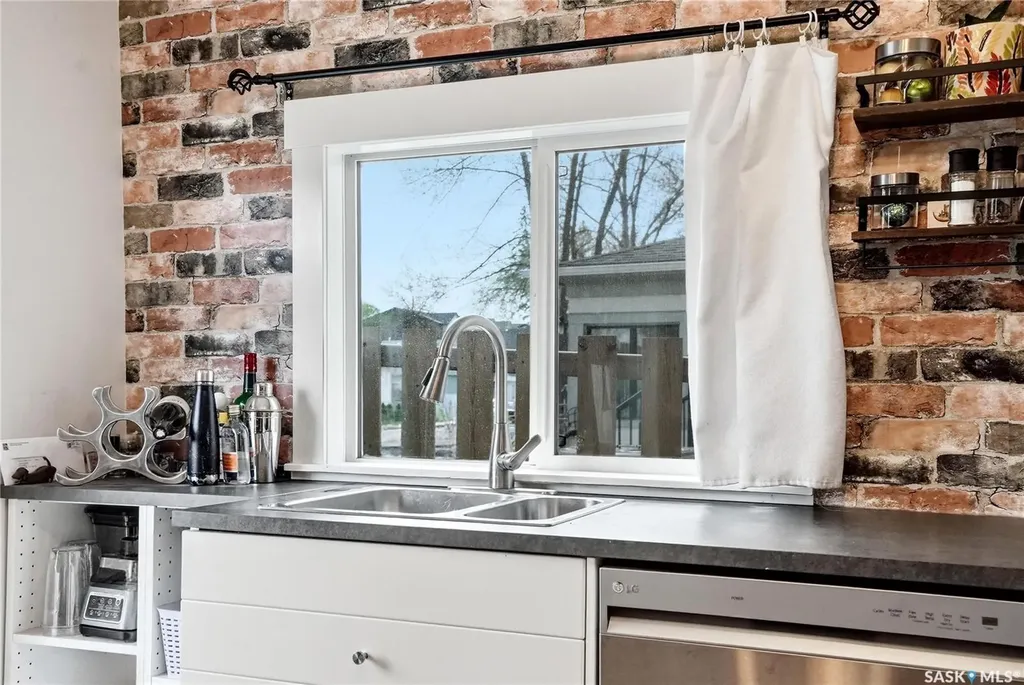 505 F Avenue S Saskatoon SK S7M 1T6