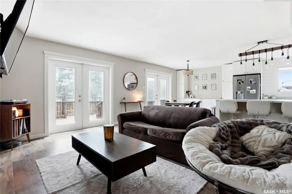 405 St Laurent Crescent Saskatoon SK S7L 4X3