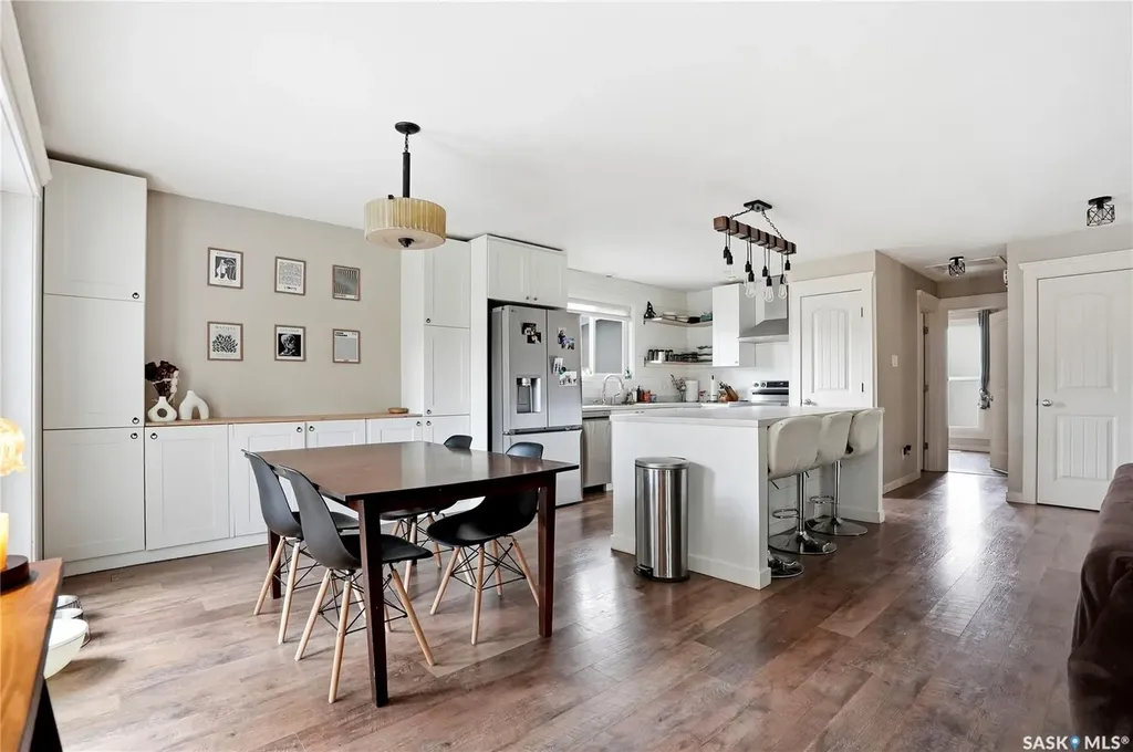 405 St Laurent Crescent Saskatoon SK S7L 4X3
