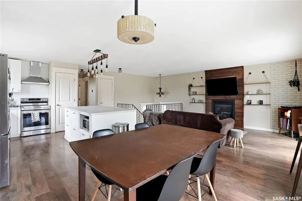 405 St Laurent Crescent Saskatoon SK S7L 4X3