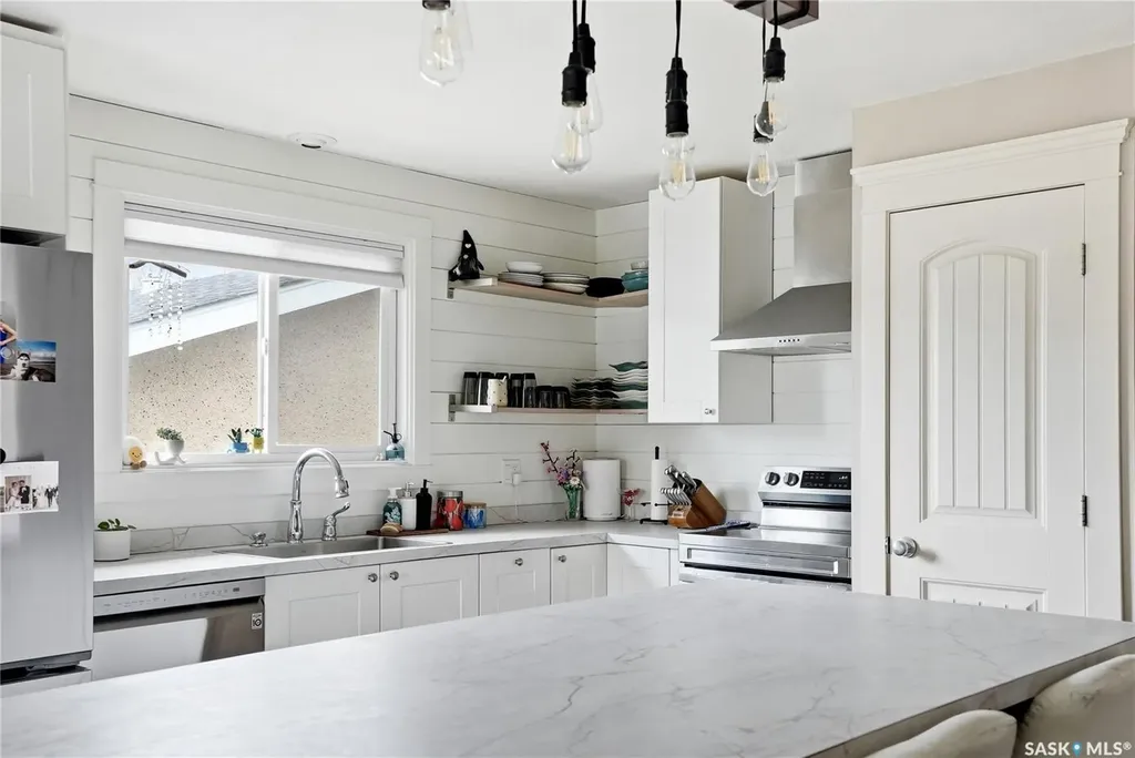 405 St Laurent Crescent Saskatoon SK S7L 4X3