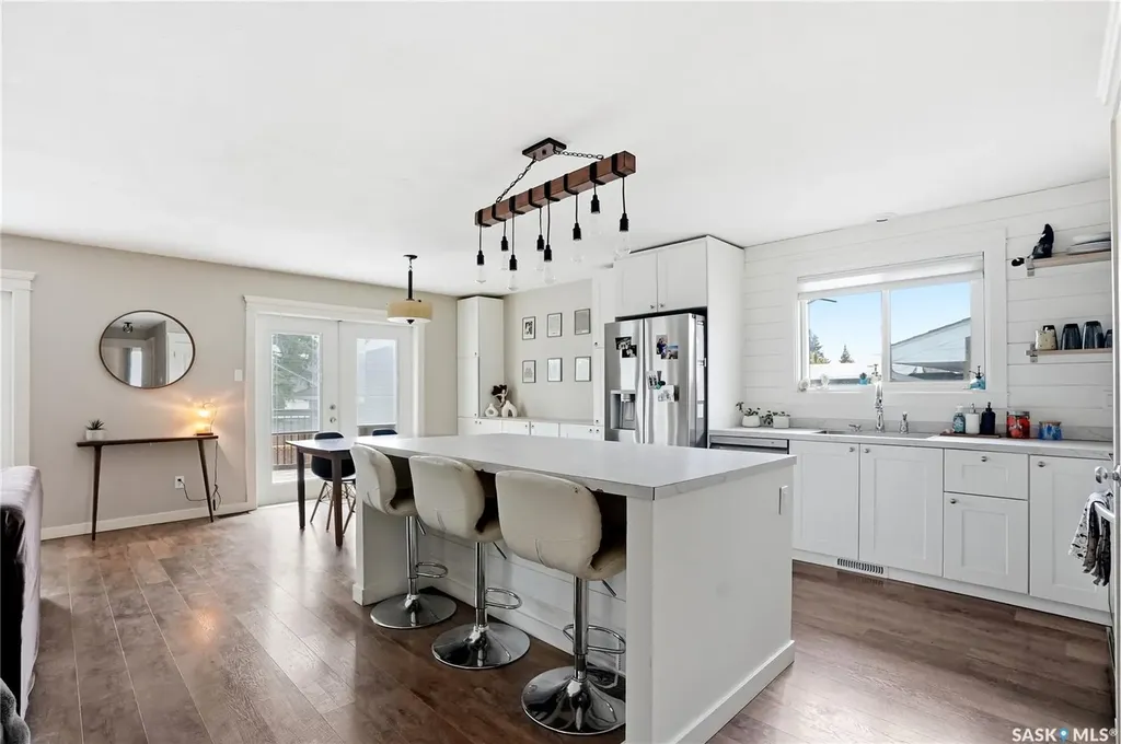 405 St Laurent Crescent Saskatoon SK S7L 4X3