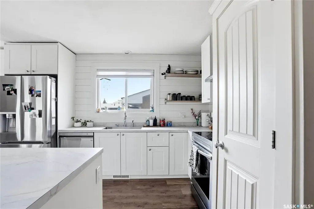 405 St Laurent Crescent Saskatoon SK S7L 4X3