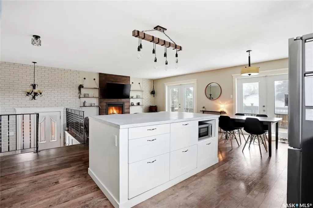 405 St Laurent Crescent Saskatoon SK S7L 4X3