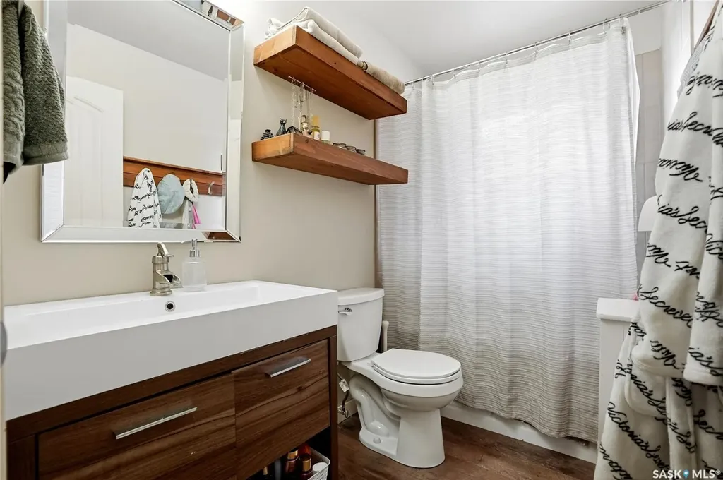 405 St Laurent Crescent Saskatoon SK S7L 4X3