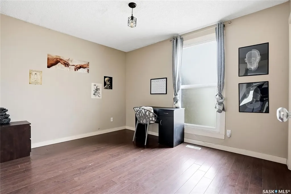 405 St Laurent Crescent Saskatoon SK S7L 4X3
