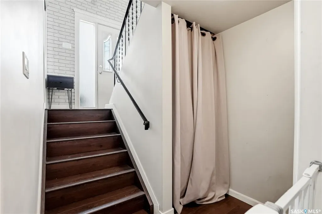 405 St Laurent Crescent Saskatoon SK S7L 4X3