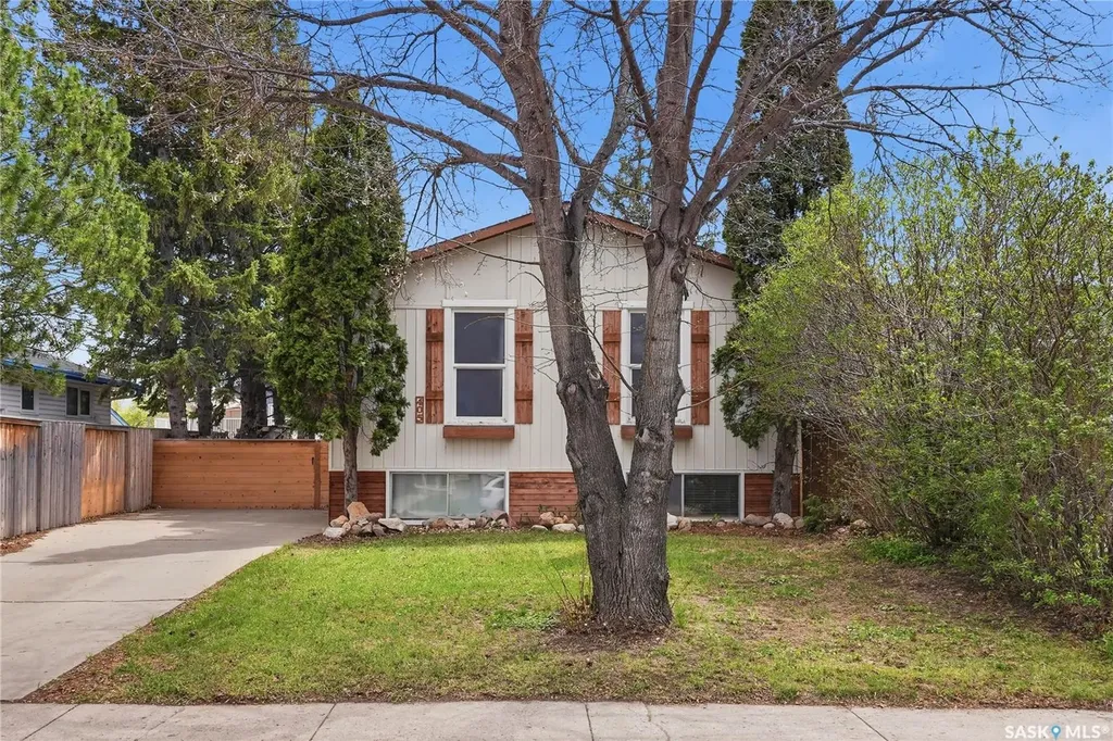 405 St Laurent Crescent Saskatoon SK S7L 4X3