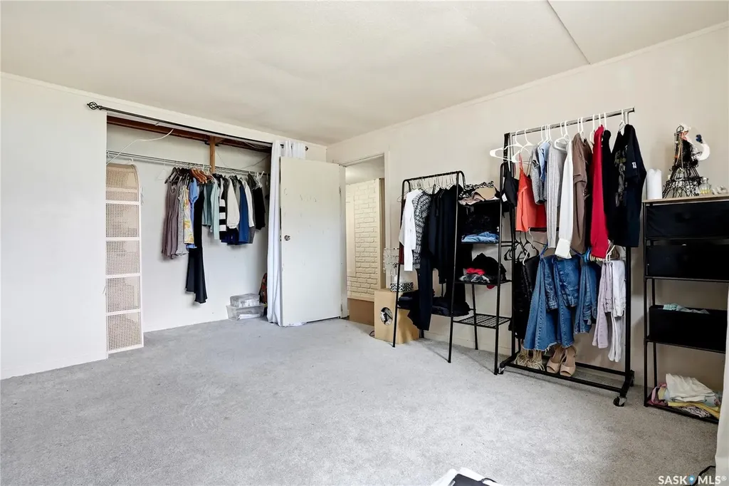 405 St Laurent Crescent Saskatoon SK S7L 4X3