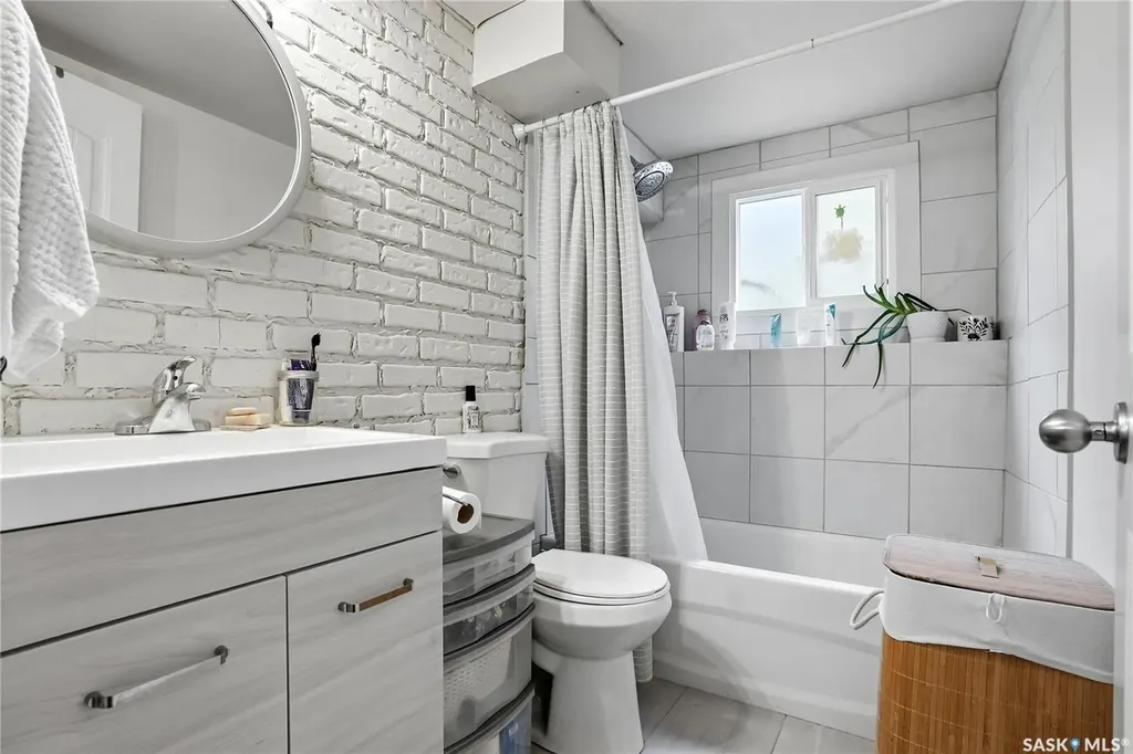 405 St Laurent Crescent Saskatoon SK S7L 4X3