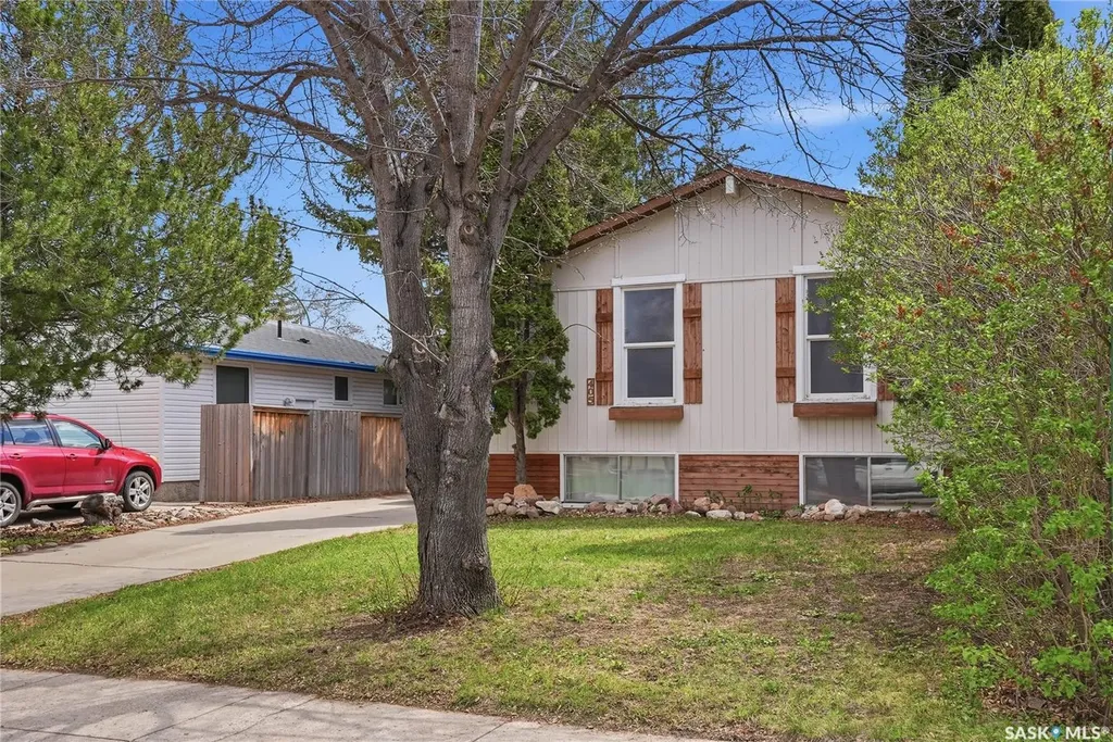 405 St Laurent Crescent Saskatoon SK S7L 4X3