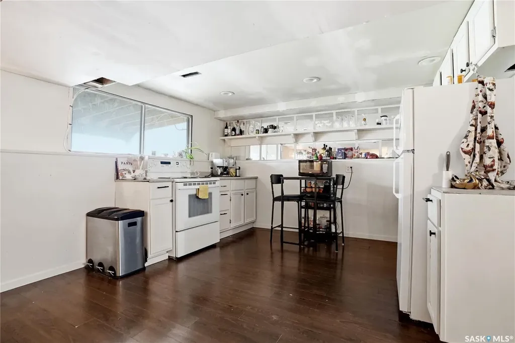 405 St Laurent Crescent Saskatoon SK S7L 4X3