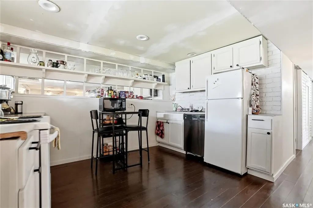 405 St Laurent Crescent Saskatoon SK S7L 4X3