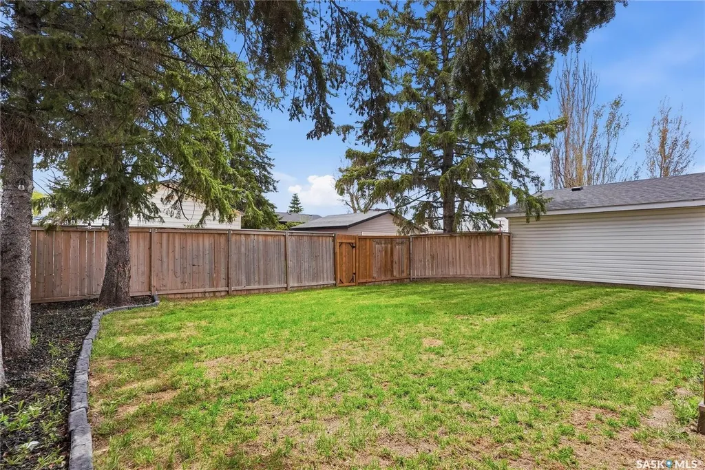 405 St Laurent Crescent Saskatoon SK S7L 4X3