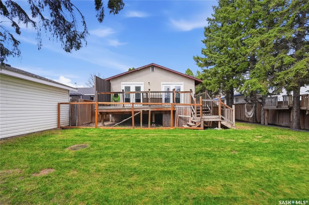 405 St Laurent Crescent Saskatoon SK S7L 4X3