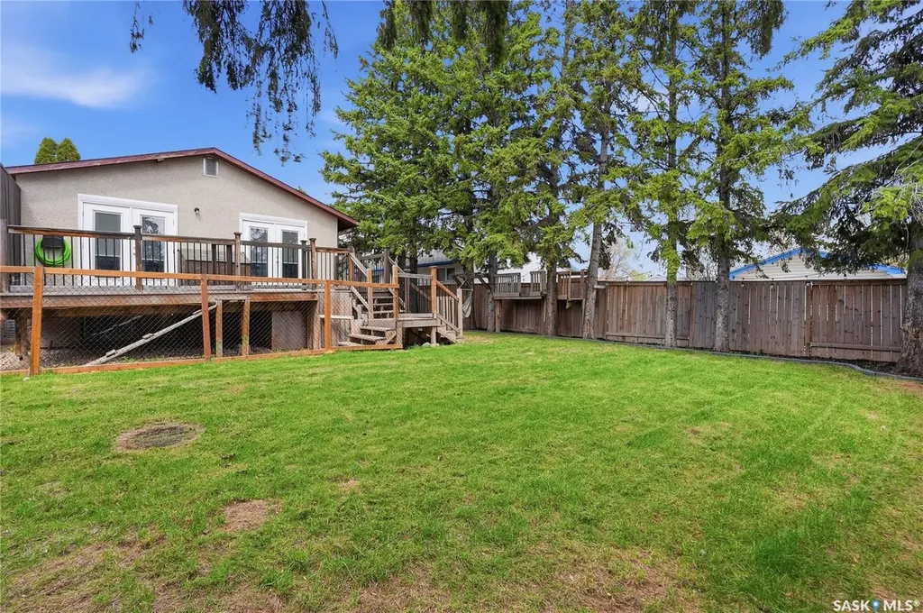 405 St Laurent Crescent Saskatoon SK S7L 4X3