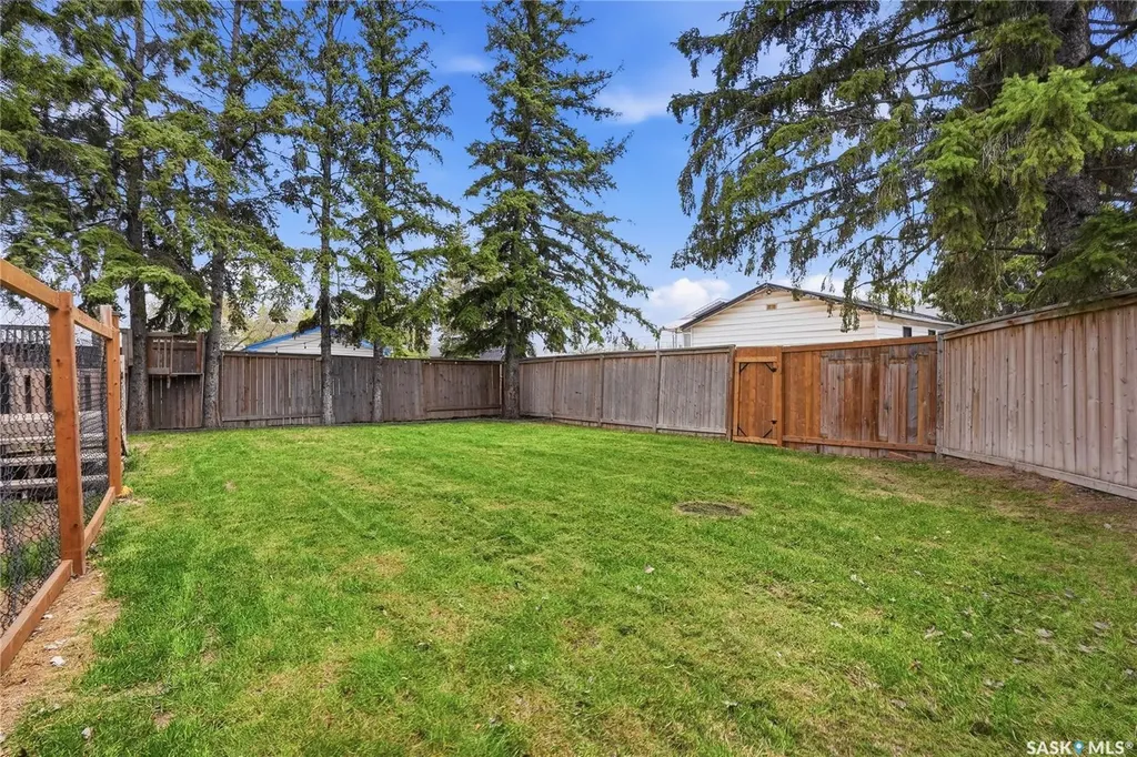 405 St Laurent Crescent Saskatoon SK S7L 4X3