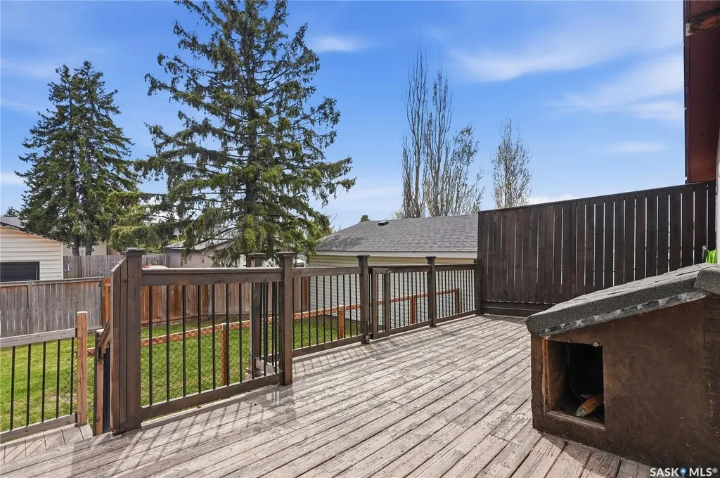 405 St Laurent Crescent Saskatoon SK S7L 4X3