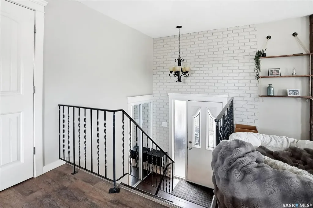 405 St Laurent Crescent Saskatoon SK S7L 4X3