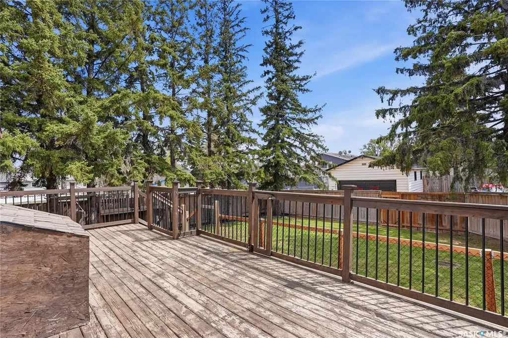 405 St Laurent Crescent Saskatoon SK S7L 4X3