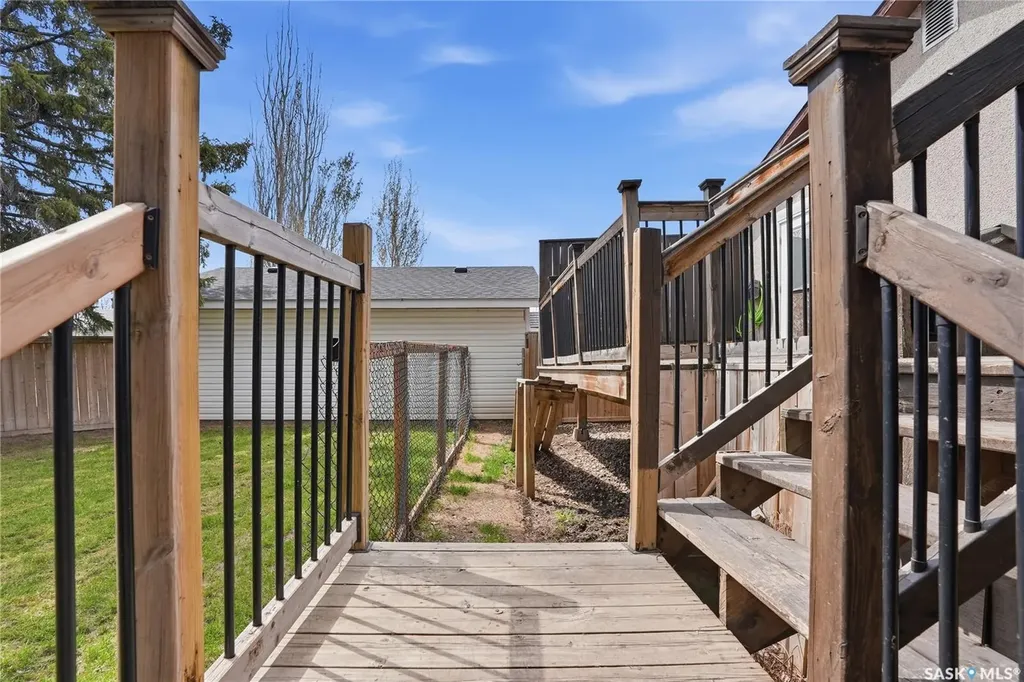 405 St Laurent Crescent Saskatoon SK S7L 4X3