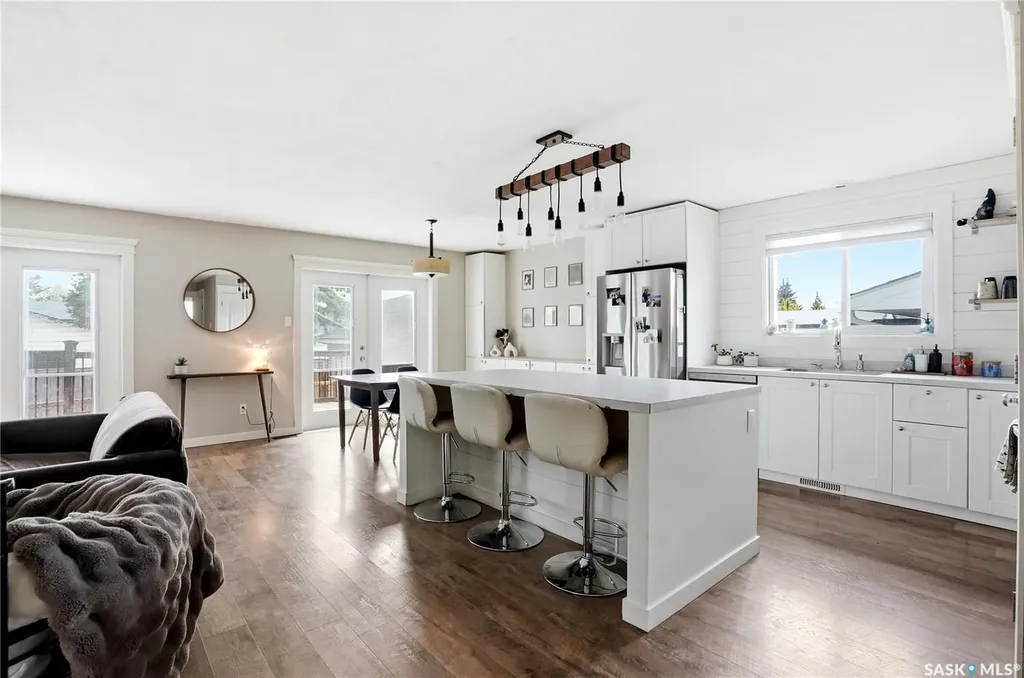 405 St Laurent Crescent Saskatoon SK S7L 4X3
