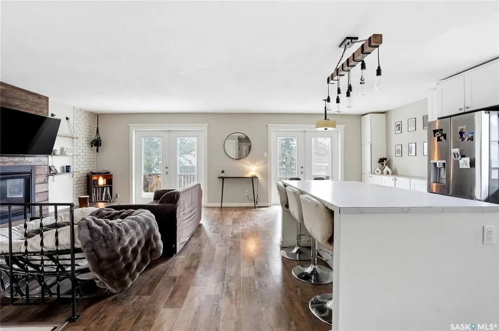 405 St Laurent Crescent Saskatoon SK S7L 4X3