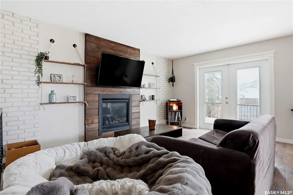 405 St Laurent Crescent Saskatoon SK S7L 4X3