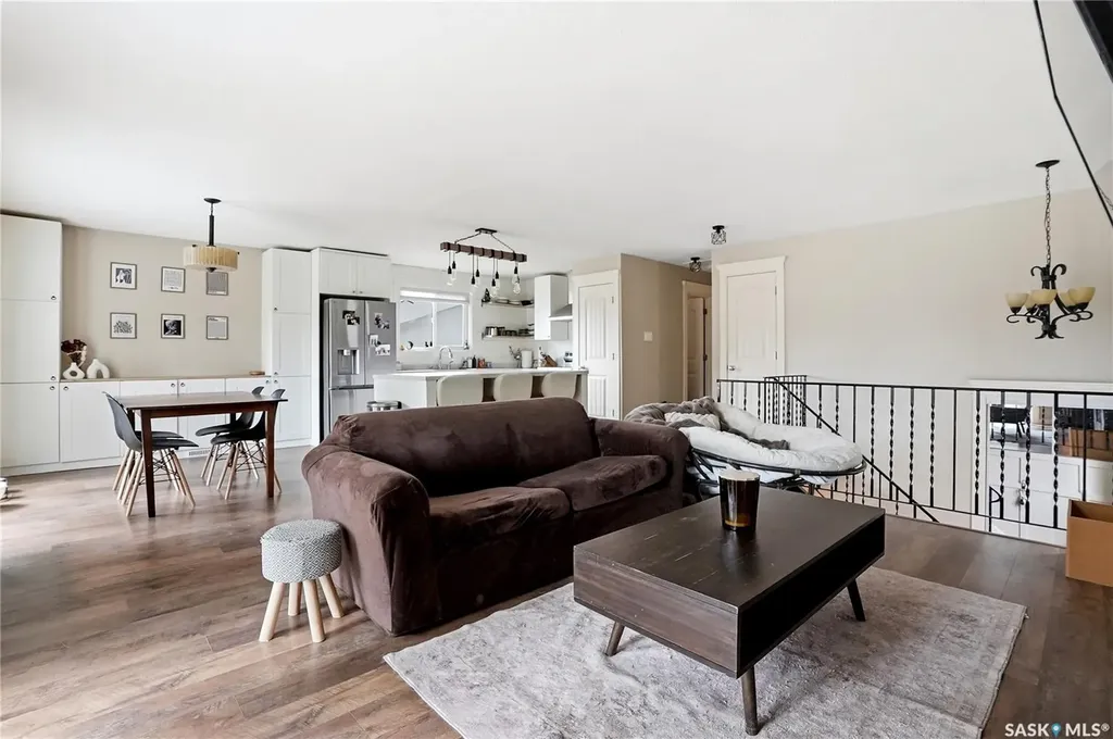405 St Laurent Crescent Saskatoon SK S7L 4X3