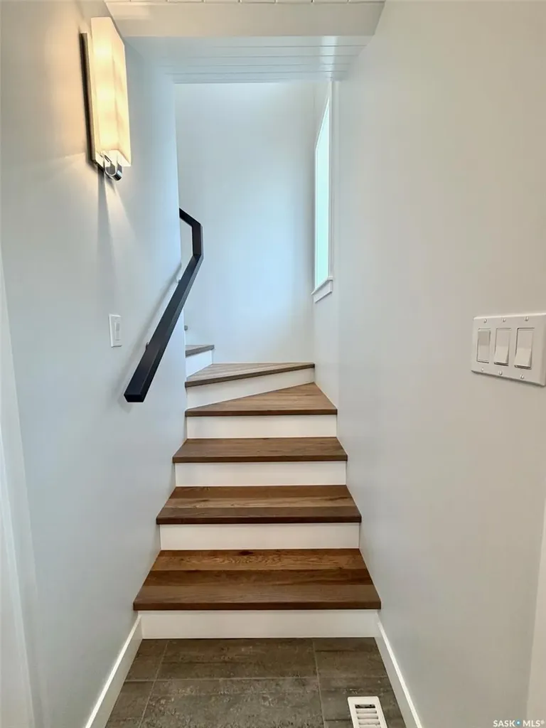 607 K Avenue S Saskatoon SK S7M 2E4