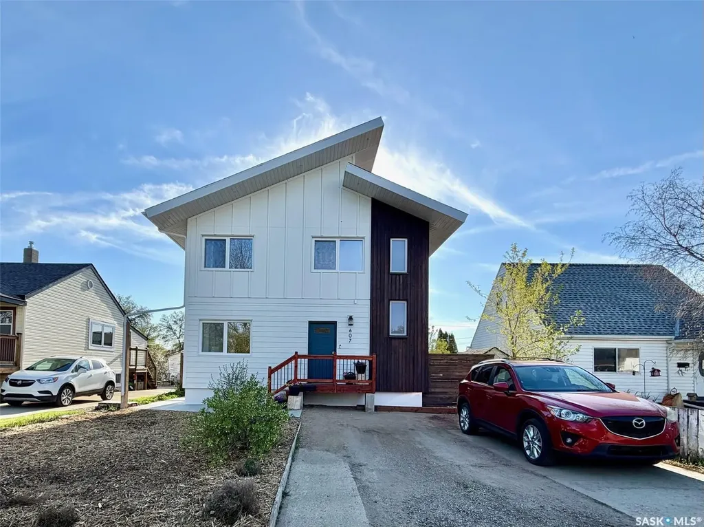 607 K Avenue S Saskatoon SK S7M 2E4