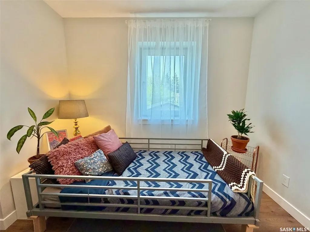 607 K Avenue S Saskatoon SK S7M 2E4